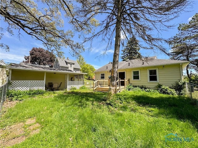 624 Myers St, Toledo, OH 43609 - back of property featuring fence and a wooden deck