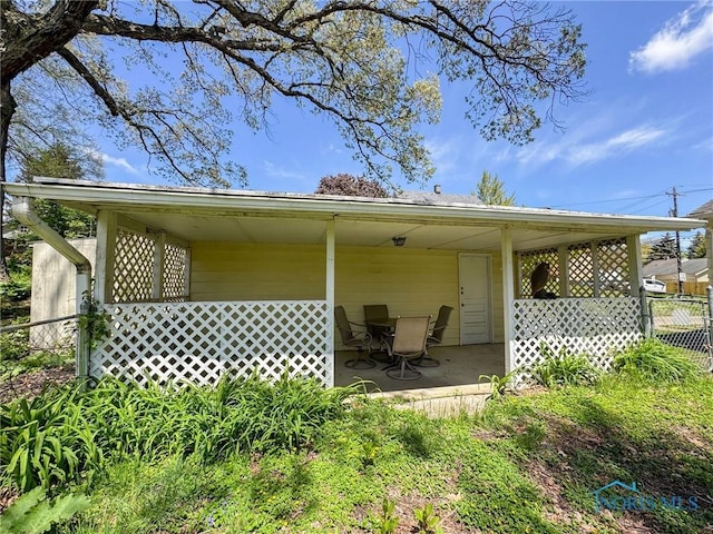 624 Myers St, Toledo, OH 43609 - back of house featuring fence and a patio area