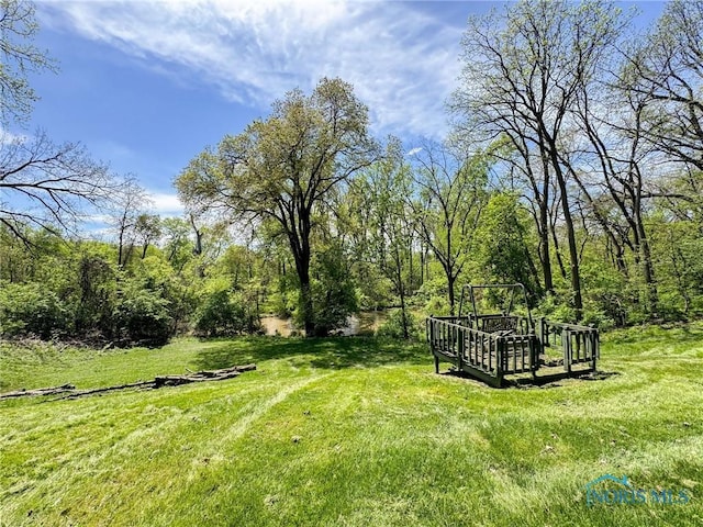 624 Myers St, Toledo, OH 43609 - surrounding community with a lawn