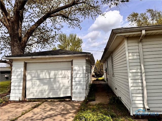 view of detached garage