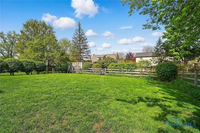 5532 Bentwood Dr, Toledo, OH 43615 - view of yard