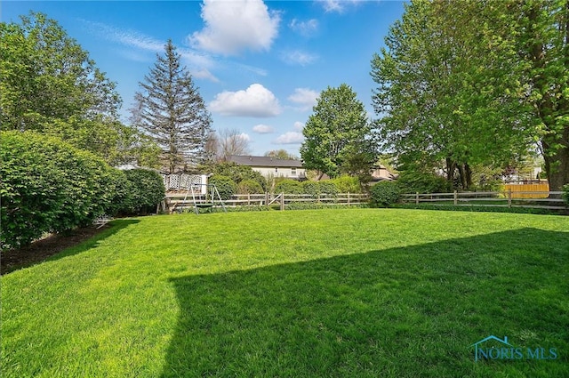5532 Bentwood Dr, Toledo, OH 43615 - view of yard