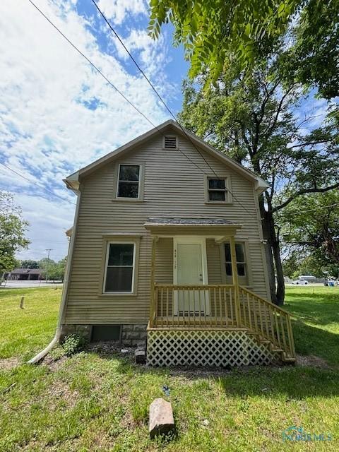 938 Western Ave, Toledo, OH 43609 - rear view of house featuring a yard