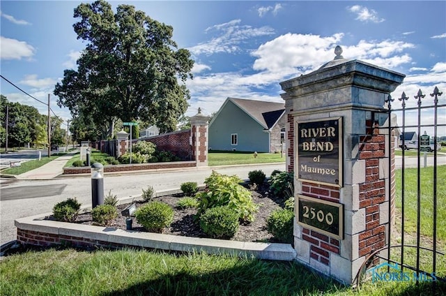 329 River Bend Ln, Maumee, OH 43537