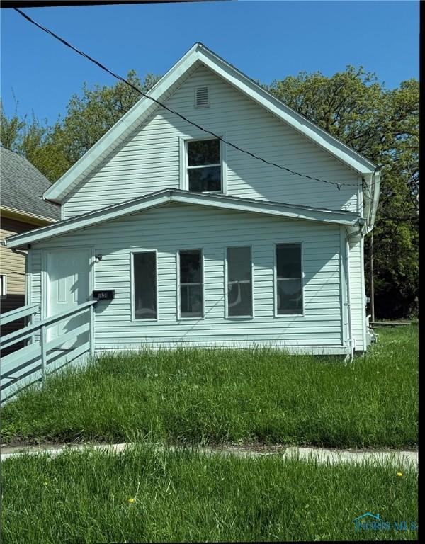 1821 Ridgewood Ave, Toledo, OH 43608 - view of side of property with a yard