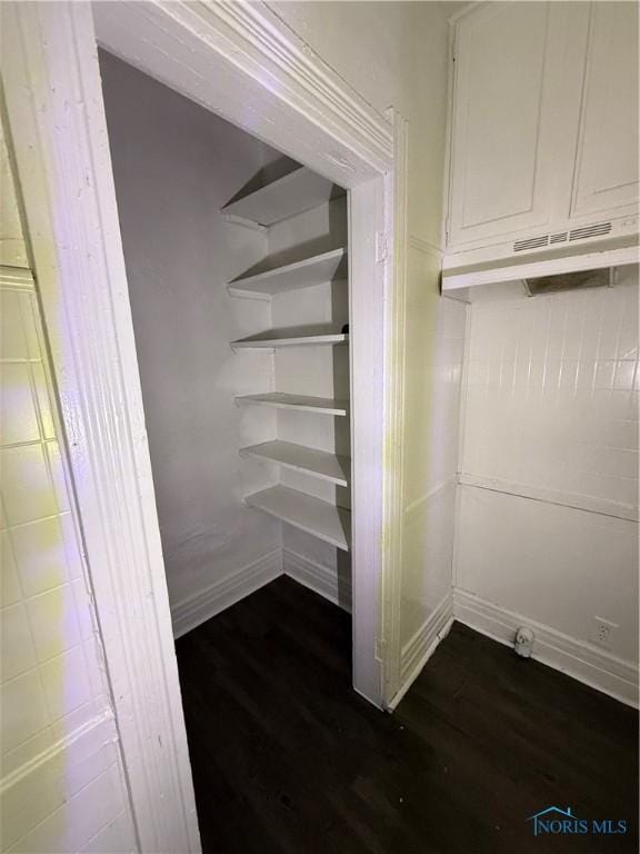 1821 Ridgewood Ave, Toledo, OH 43608 - view of pantry