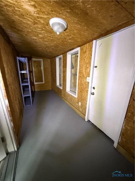 1821 Ridgewood Ave, Toledo, OH 43608 - interior space featuring finished concrete floors