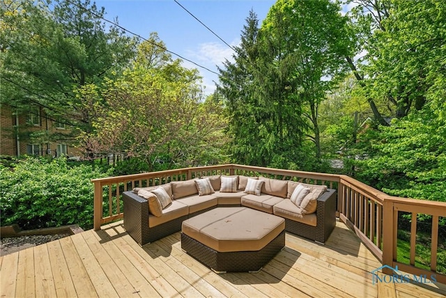 5511 Bent Oak Rd, Sylvania, OH 43560 - deck featuring an outdoor hangout area