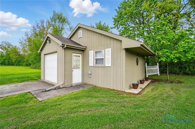 29030 Hufford Rd, Perrysburg, OH 43551 - rear view of property with a yard and driveway