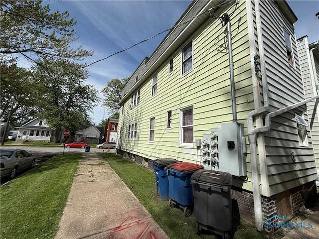 1202 Nevada St, Toledo, OH 43605 - view of side of home featuring crawl space
