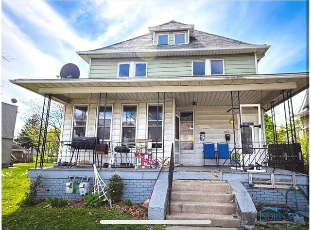 1202 Nevada St, Toledo, OH 43605 - view of front facade with covered porch