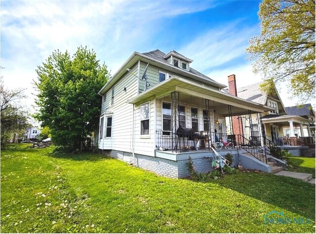 1202 Nevada St, Toledo, OH 43605 - traditional style home with a porch and a front yard