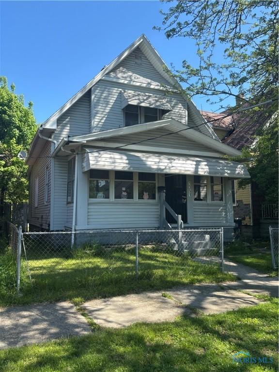 1351 Moore St, Toledo, OH 43608 - view of front of property featuring a fenced front yard