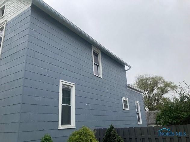 94 Liberty St, Tiffin, OH 44883 - view of home's exterior with fence