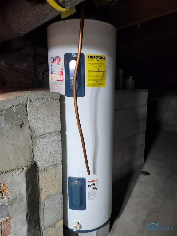 900 Leonard St, Fostoria, OH 44830 - utilities with water heater