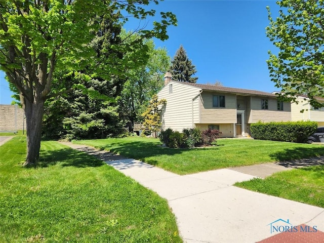 4405 Oldenburg Dr, Toledo, OH 43611 - split foyer home with a front yard and a chimney