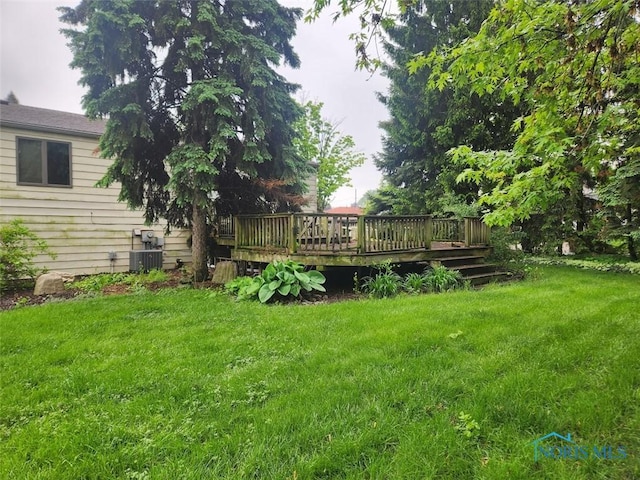4405 Oldenburg Dr, Toledo, OH 43611 - view of green lawn featuring a wooden deck and central AC unit
