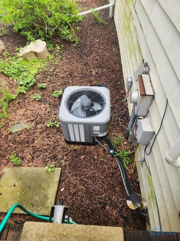 4405 Oldenburg Dr, Toledo, OH 43611 - exterior view of central air condition unit