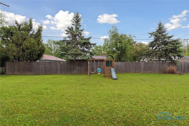 1639 Brookside Dr, Findlay, OH 45840 - view of yard with a playground