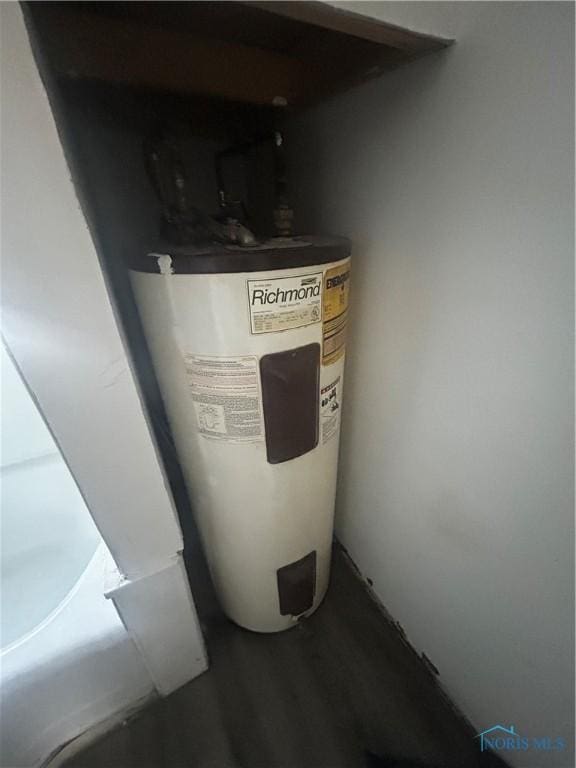 1566 Western Ave, Toledo, OH 43609 - utility room with electric water heater