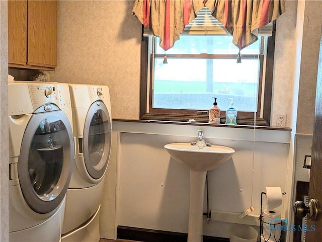 1270 S Park Ln, Wauseon, OH 43567 - laundry room featuring independent washer and dryer