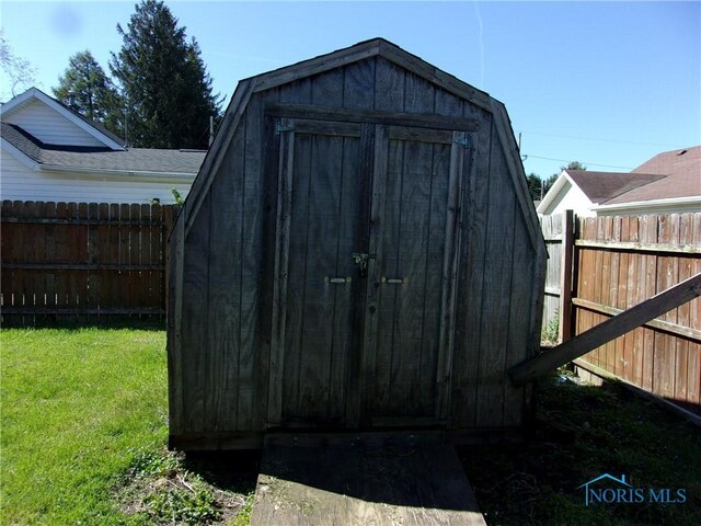 417 Race St, Clyde, OH 43410 - view of shed