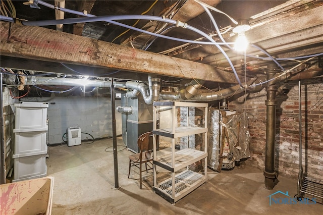 308 Crittenden Ave, Toledo, OH 43609 - unfinished basement with heating unit
