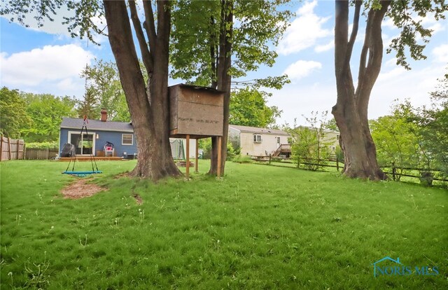 5956 E Pembridge Dr, Toledo, OH 43615 - view of yard