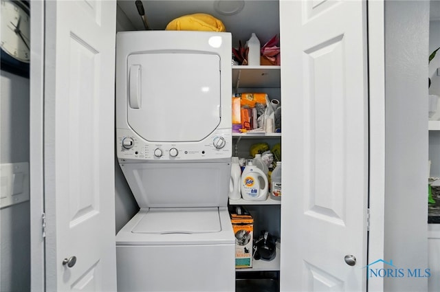7438 Yawberg Rd, Whitehouse, OH 43571 - laundry area with stacked washer and clothes dryer