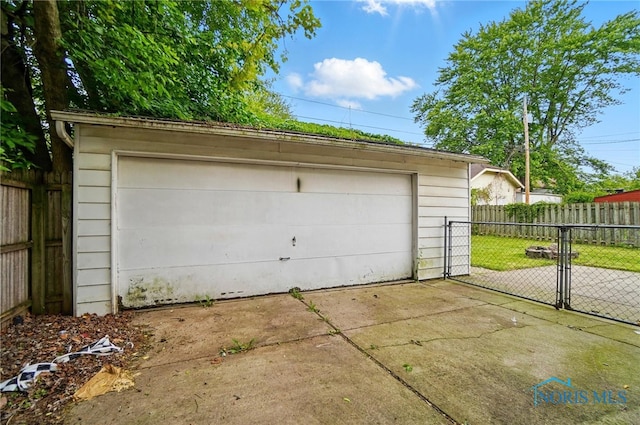 4315 Eastway St, Toledo, OH 43612 - detached garage with a gate