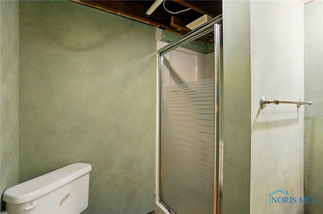 4315 Eastway St, Toledo, OH 43612 - bathroom featuring a shower stall and toilet