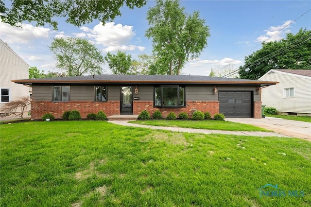 800 Pierce St, Maumee, OH 43537 - single story home featuring brick siding, driveway, an attached garage, and a front yard