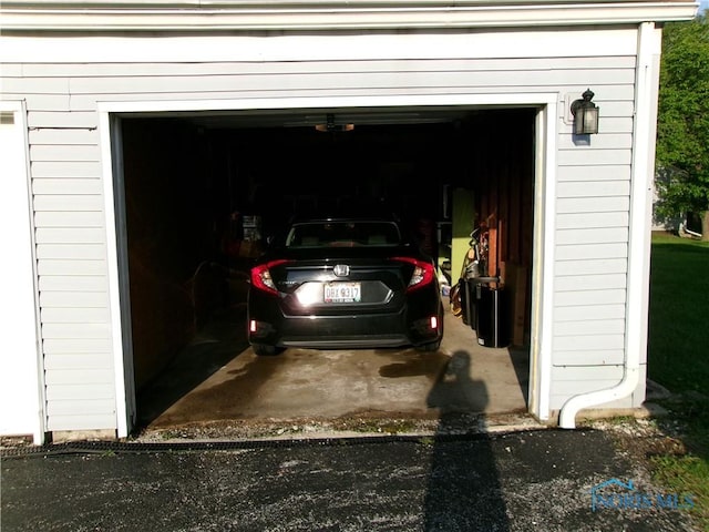 3776 Lakepointe Dr, Northwood, OH 43619 - view of garage