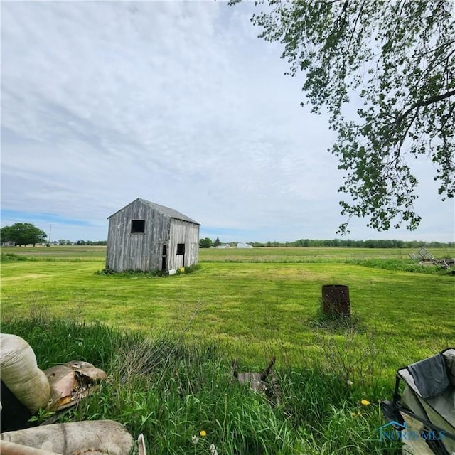 12101 County Highway 110, Upper Sandusky, OH 43351 - view of green lawn with an outbuilding and a view of countryside