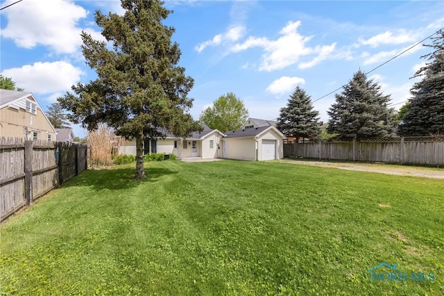 21 Pennsylvania Ave, Waterville, OH 43566 - view of yard with driveway