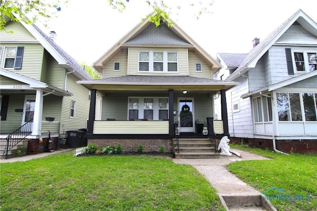 view of front facade featuring a front lawn and covered porch