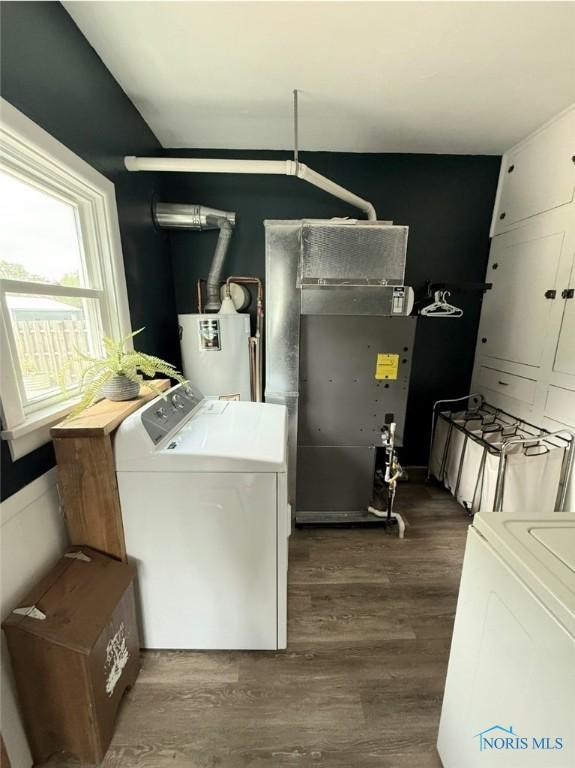129 Stahl St, Bradner, OH 43406 - laundry area with water heater, separate washer and dryer, and dark wood finished floors