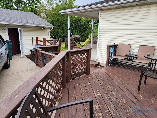 713 Glenwood Rd, Rossford, OH 43460 - view of deck
