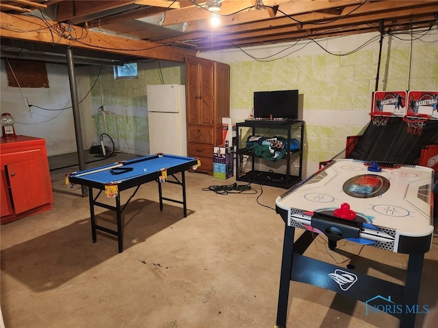 713 Glenwood Rd, Rossford, OH 43460 - rec room with unfinished concrete flooring