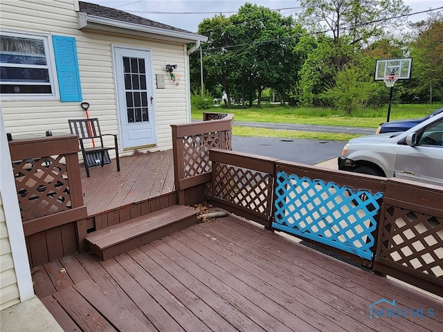 713 Glenwood Rd, Rossford, OH 43460 - view of wooden terrace