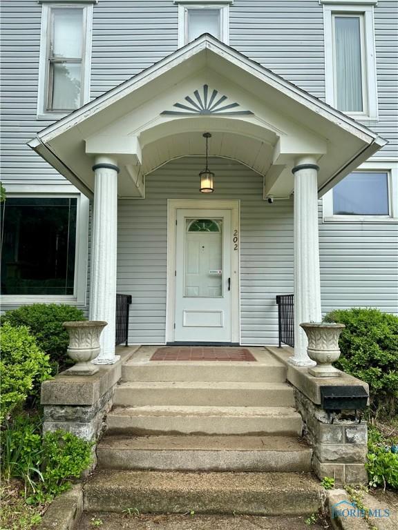 202 E Montford Ave, Ada, OH 45810 - view of exterior entry featuring covered porch