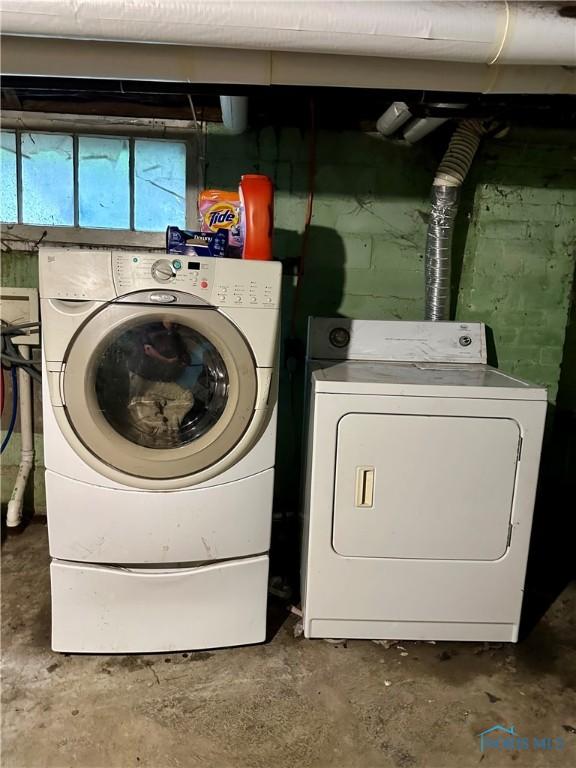 202 E Montford Ave, Ada, OH 45810 - washroom featuring washer and dryer