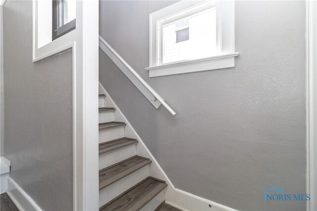 4202 Asbury Dr, Toledo, OH 43612 - view of stairway