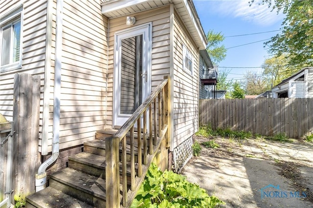 4202 Asbury Dr, Toledo, OH 43612 - entrance to property featuring fence and a patio area