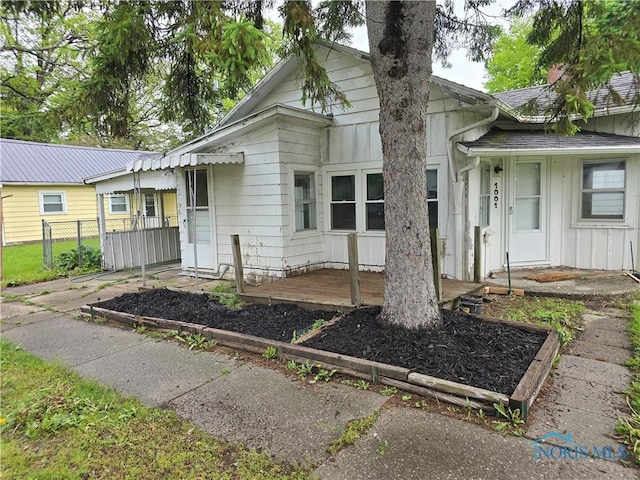 1001 Sunday St, Defiance, OH 43512 - view of front facade with board and batten siding