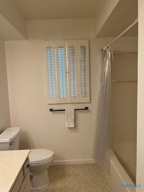 6047 Peppermill Dr, Sylvania, OH 43560 - full bathroom featuring toilet, baseboards, vanity, and shower / bathtub combination with curtain