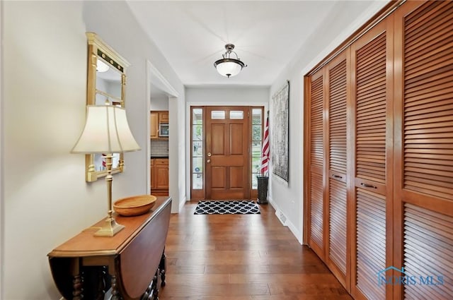 125 Carolin Ct, Perrysburg, OH 43551 - foyer entrance featuring dark wood finished floors and baseboards