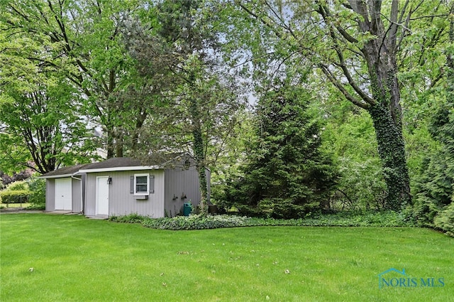 125 Carolin Ct, Perrysburg, OH 43551 - view of grassy yard with an outdoor structure
