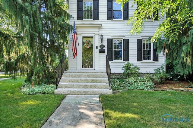 232 E Wayne St, Maumee, OH 43537 - view of exterior entry featuring a lawn