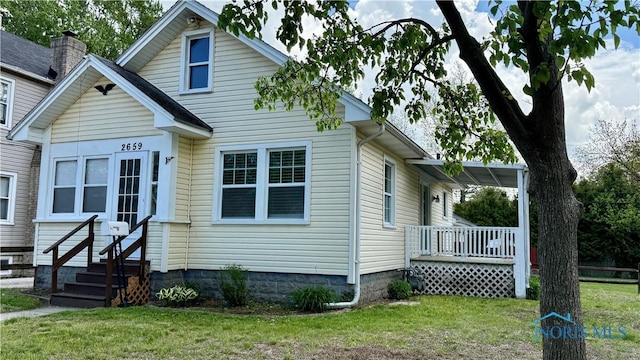 2659 Oak Grove Pl, Toledo, OH 43613 - bungalow-style home with entry steps and a front yard